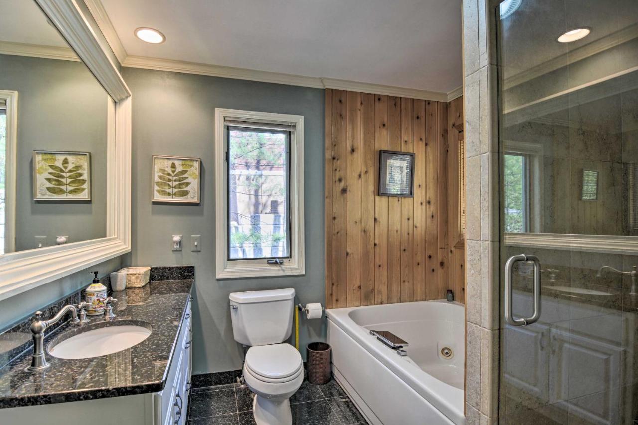 Resort-Style Harbor Springs Home With 2 Decks! Eksteriør billede