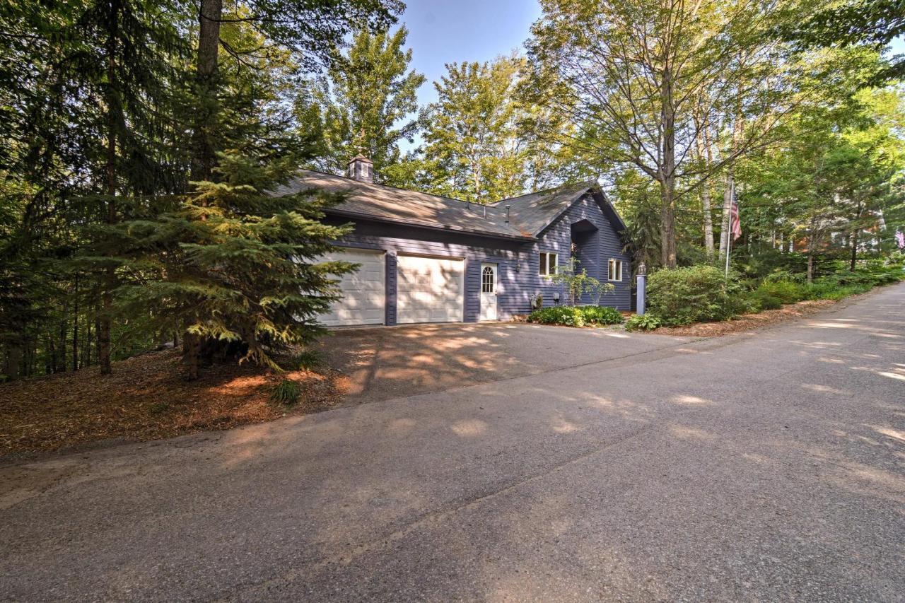 Resort-Style Harbor Springs Home With 2 Decks! Eksteriør billede