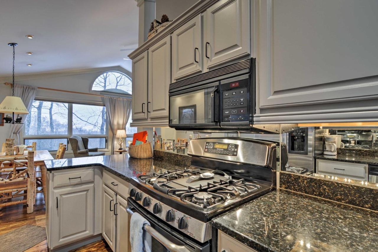 Resort-Style Harbor Springs Home With 2 Decks! Eksteriør billede